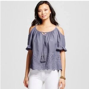Knox Rose Eyelet Embroidered Cold Shoulder Top EUC Size: XS